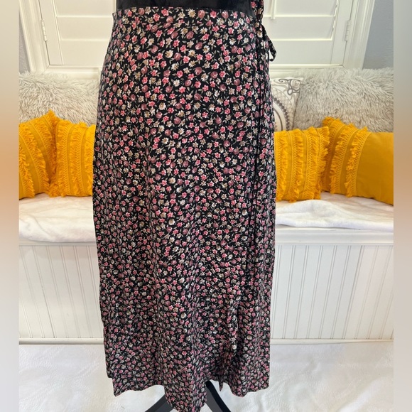 Vintage Y2K Floral Wrap Skirt Black Pin - Picture 1 of 11